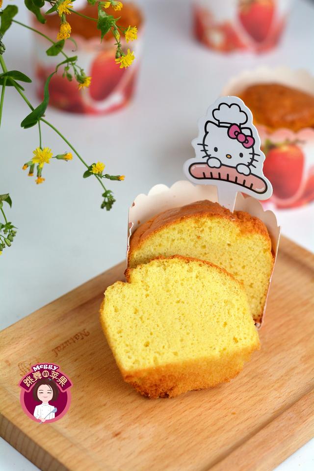 无油无糖的小蛋糕，老人和血糖高的人特别喜欢吃，暄软蓬松解馋