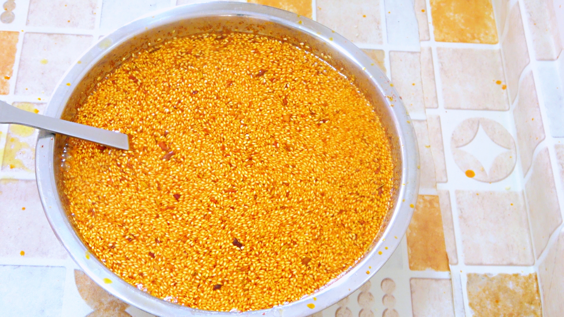 老师傅炼四川辣椒油又香又辣,开店四川凉拌菜辣椒油的制作方法