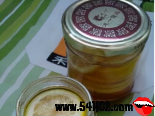 柠檬蜂蜜水用鲜柠檬还是柠檬片,柠檬蜂蜜水好还是百香果蜂蜜水好