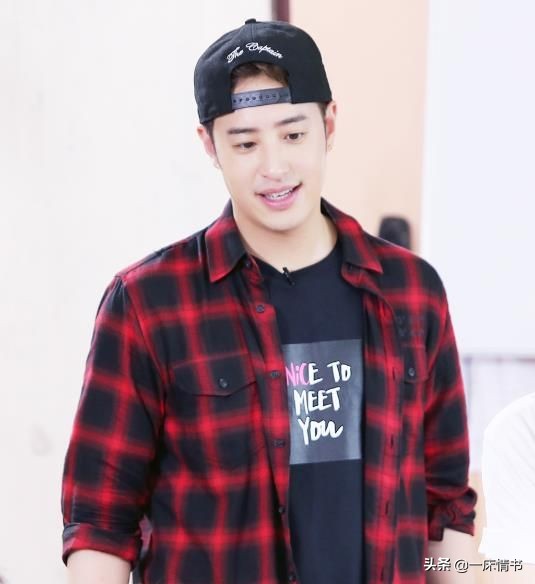 公布婚讯后翻车，潘玮柏将气撒在网友身上，他为何不敢告王思聪