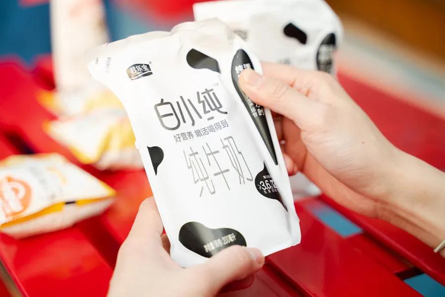 在李佳琪直播间买零食，是个划算的选择吗？