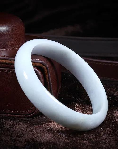 漂泊翡翠及染色翡翠是a货吗,2000-3000左右翡翠a货手镯