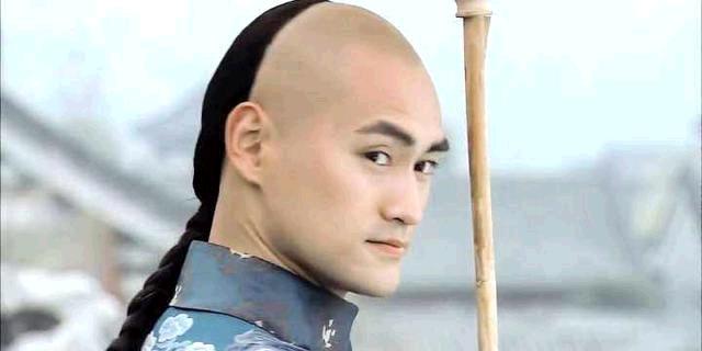 男子暴雨中打伞遭雷击结果意外,男子被雷击致死