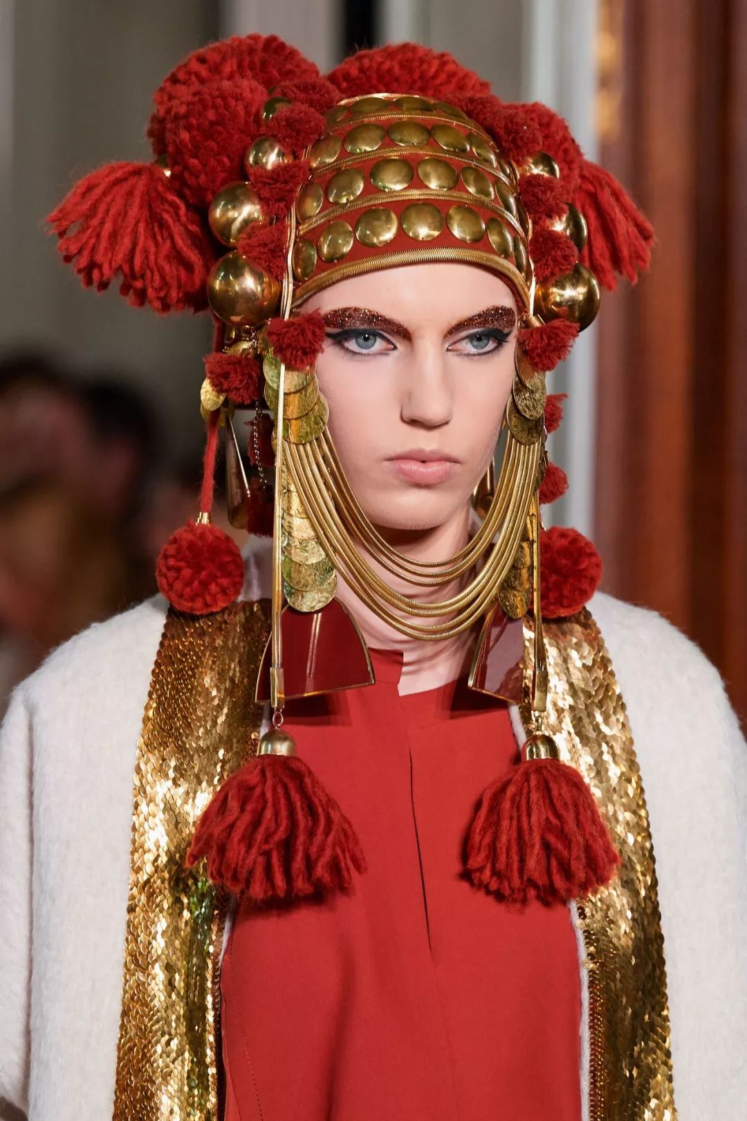 东方元素终于闪耀在时装金字塔尖 (东方元素时装周放异彩)