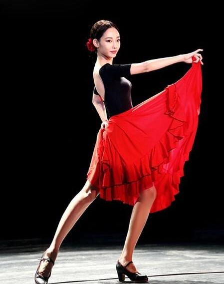 “一指禅”后，白百何频曝新恋情，上演“摸臀杀”的张爱朋去哪了