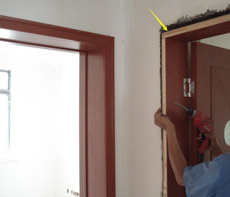 门套突出来了怎么办,门套的缝隙打胶打坏了