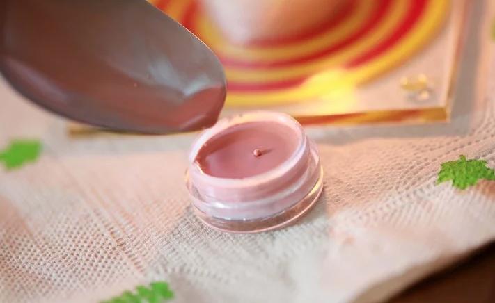 口红断了千万别丢这招修复,口红尖碰坏了怎么复原