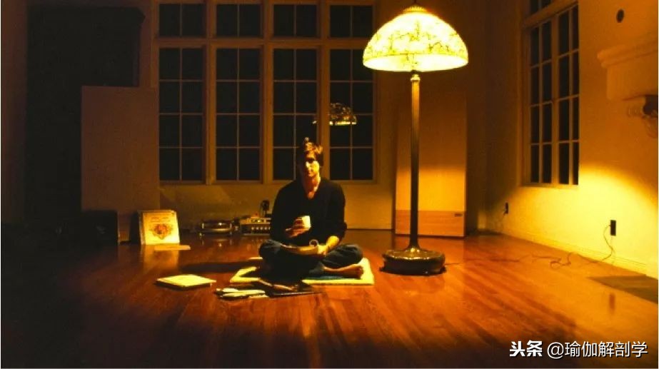 24张瑜伽照片模板最新,32张瑜伽常见的体式演示图