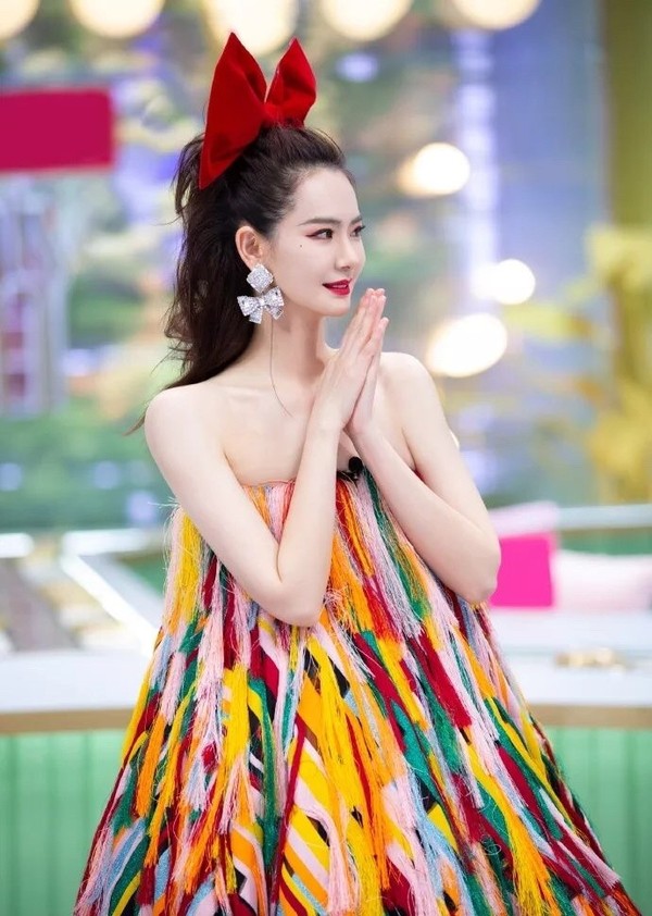 欧阳娜娜18元套装,欧阳娜娜穿搭能力满分