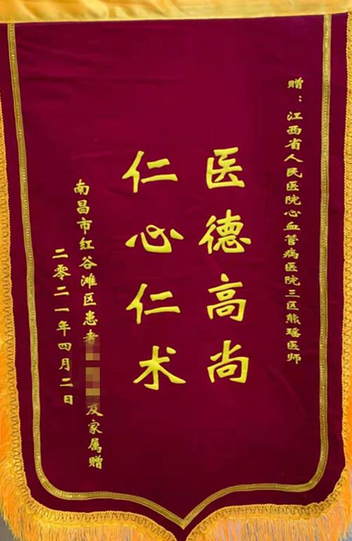 金杯银杯不如人民的口碑,金杯银杯不如百姓的口碑英语