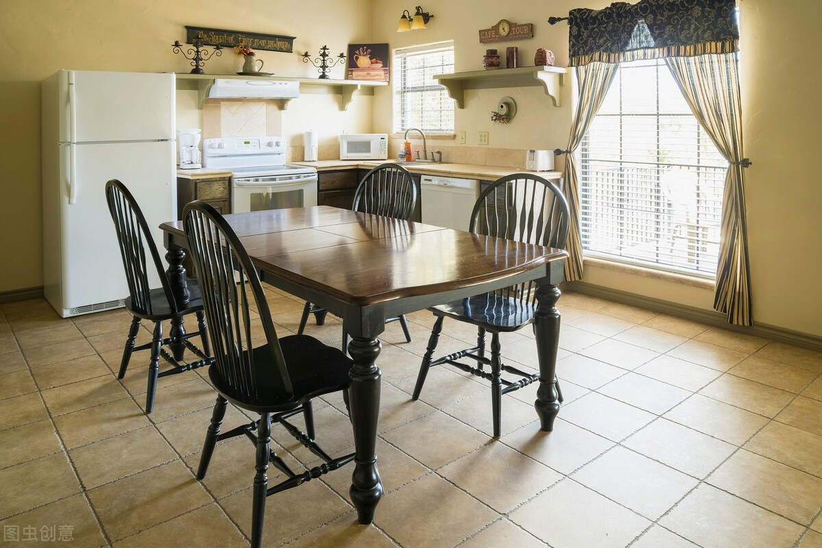 新家电泡水的正确处理方法,被水泡过的家电还能继续使用吗