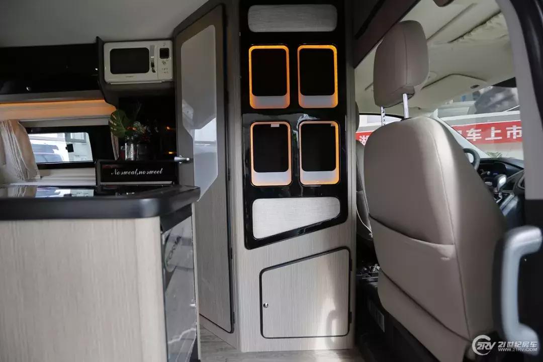 36.98万的轻卡房车,最新款2.5米湖光自动挡房车