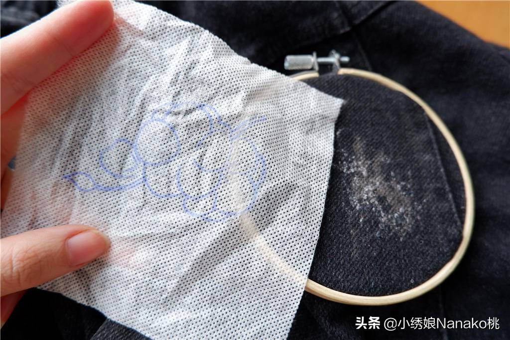 纯色衣物污渍洗不掉,衣服脏了怎么用刺绣遮住简单