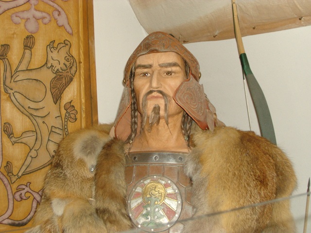 考古出土一顶奢华凤冠,蒙古发现匈奴王冠