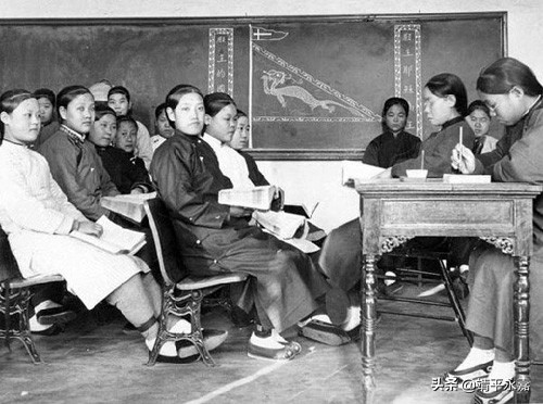 中国女性百年校服变化讲解,南方航空空乘制服的演变