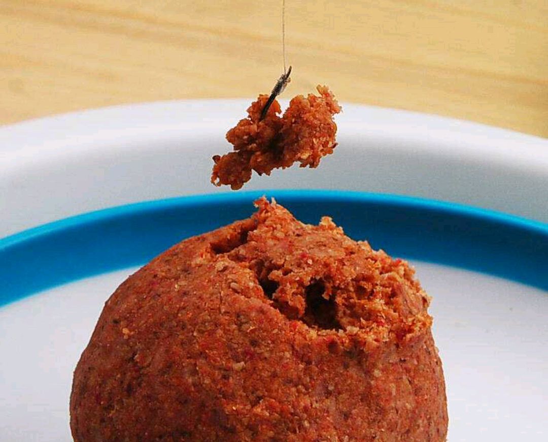 10个人钓鱼共钓三条鱼,每个钓鱼人都有一包蓝鲫