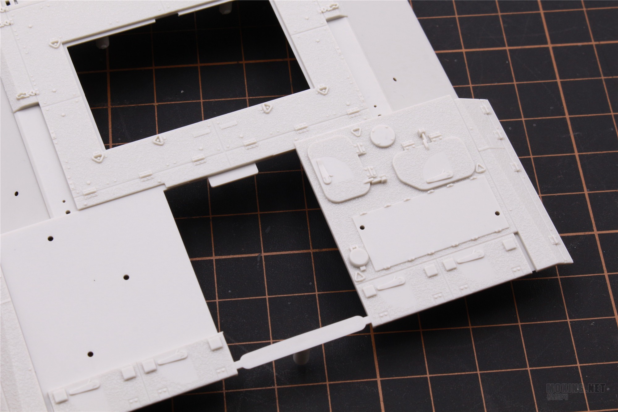 MENG,SS-018-1/35以色列“雌虎”重型装甲运输车-简介与开盒