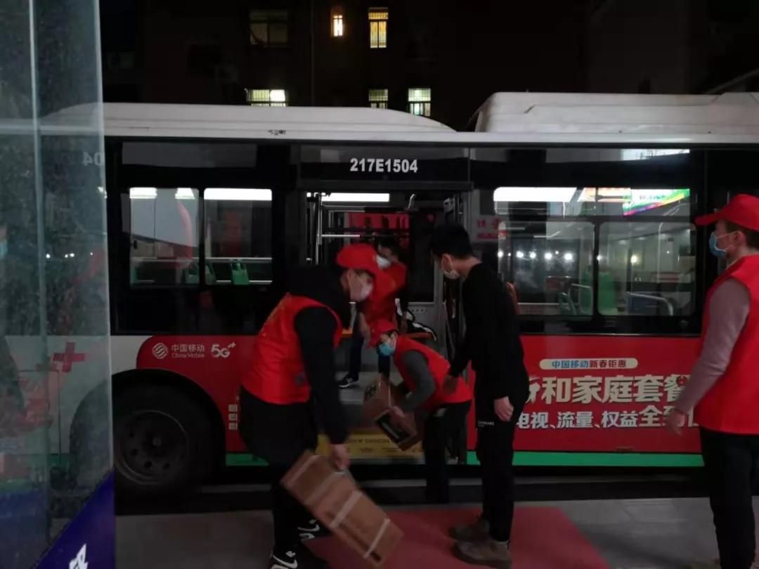 在抗疫一线彰显青春担当,在战役一线彰显担当与责任