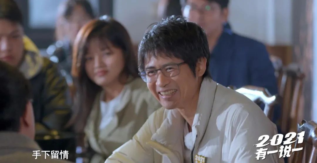 追着梦还把钱赚了！韩寒以前在争议中成名，如今在平静中发大财