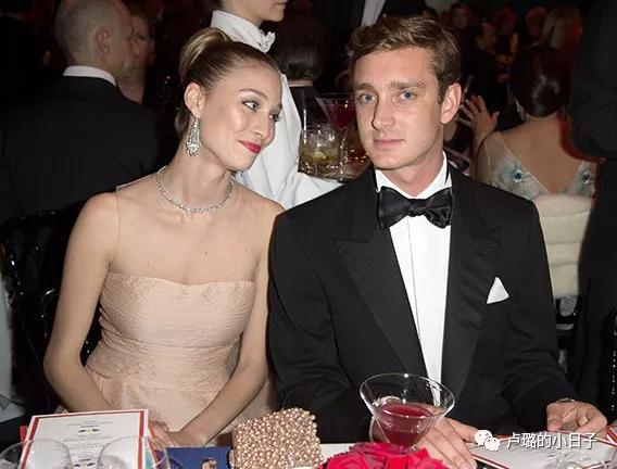 摩纳哥王妃终于精心打扮,摩纳哥最美王妃穿衣搭配