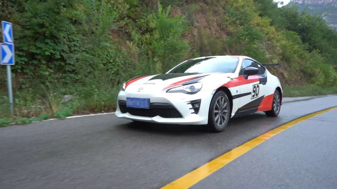 皮实耐用操控性好的手动挡车型,一万块钱的两厢车手动挡试驾感受