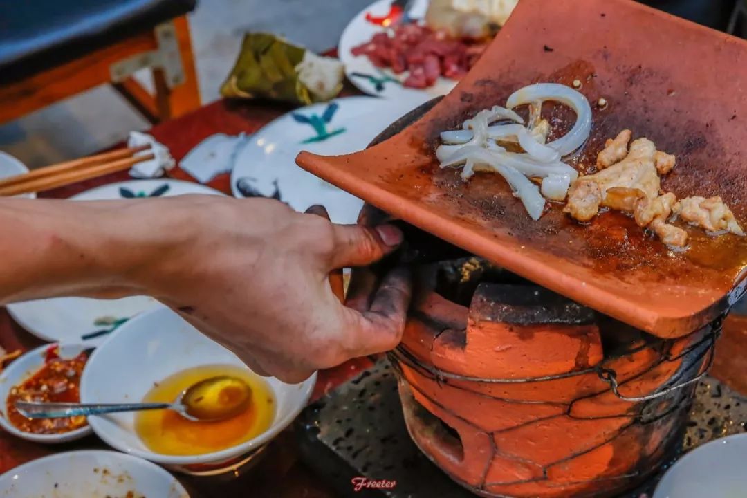 瓦片烤肉是哪里的,正宗瓦片烤肉