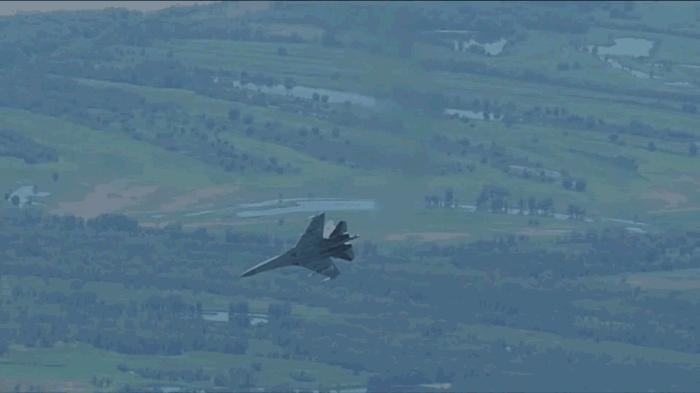 苏35s和歼16d哪个更厉害,苏35s战机和歼20哪个厉害