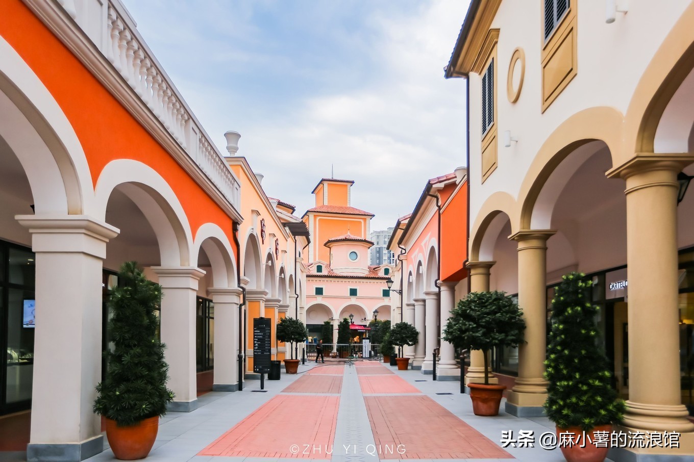 武汉佛罗伦萨奢侈品小镇,武汉佛罗伦萨小镇奥特莱斯