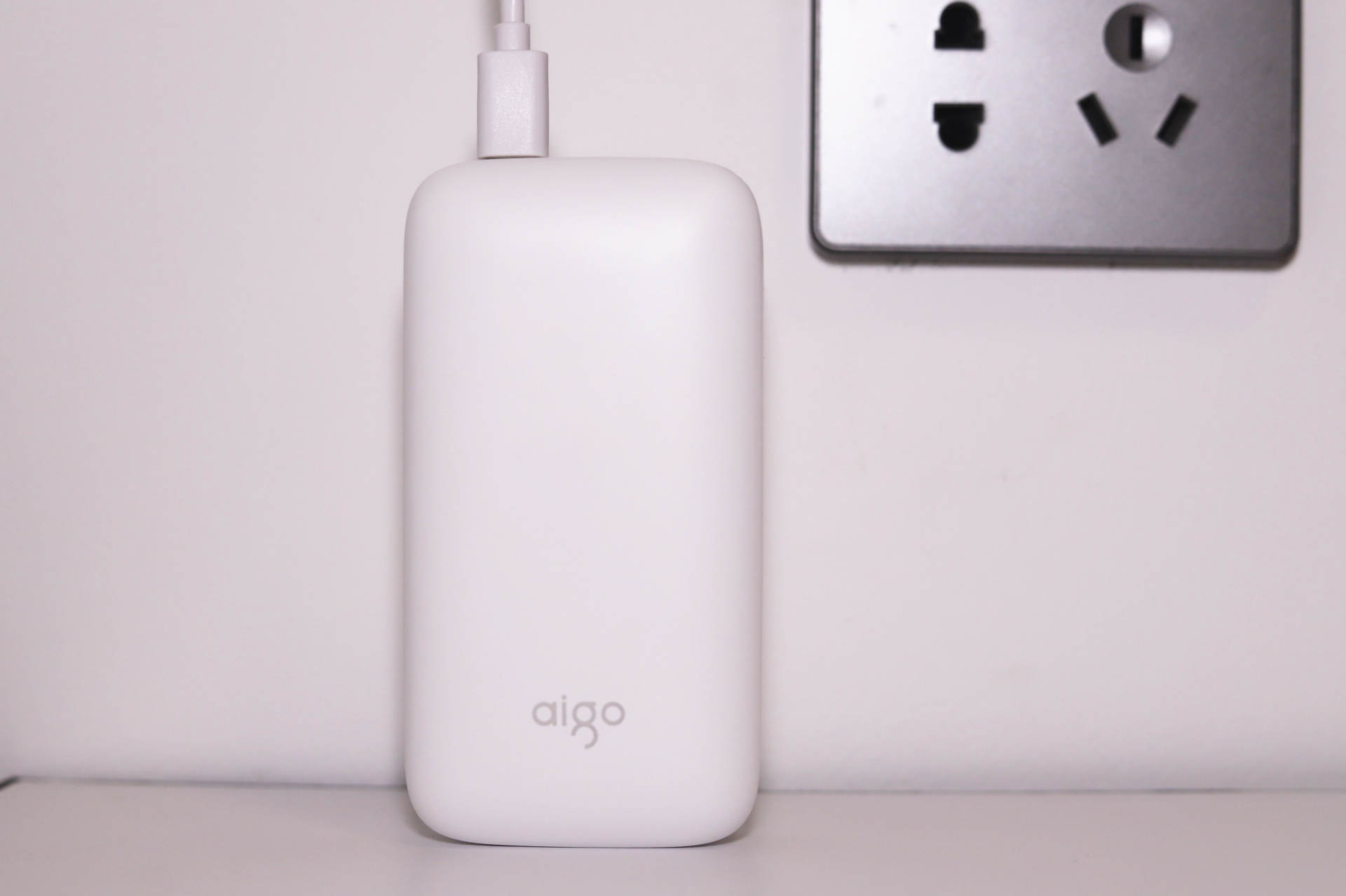 爱国者充电宝e10000使用评测,aigo爱国者充电宝各种型号