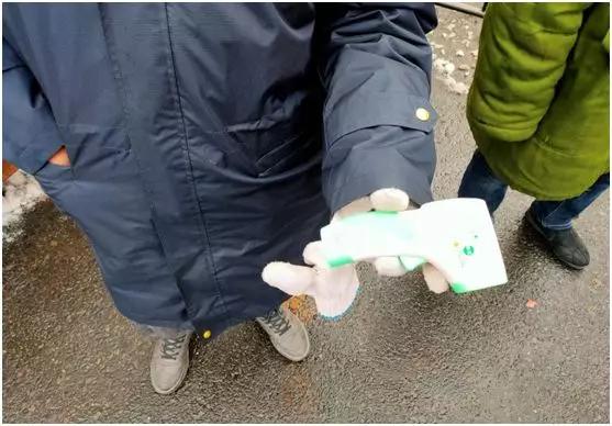 「严规之下⑦」测温情况咋样？记者探访60多个小区：严的下地库都查，个别的连测温枪都没有