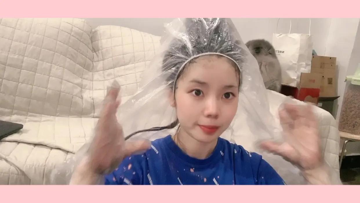 泡沫染发自己在家染教程,泡沫染发教程自己染发蓝黑色