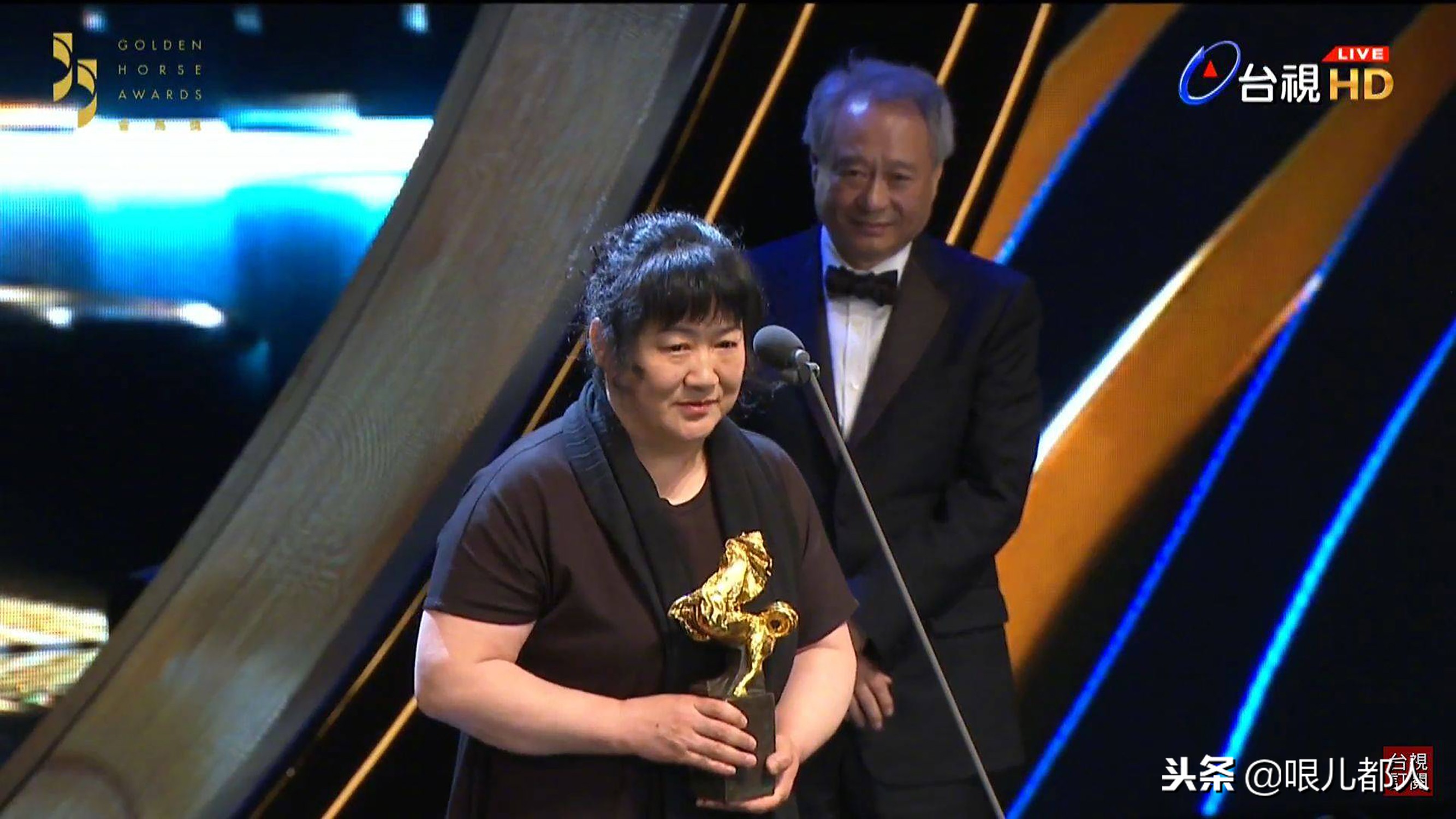 有人说，那只会席地而坐的大象是因为“腿折”了