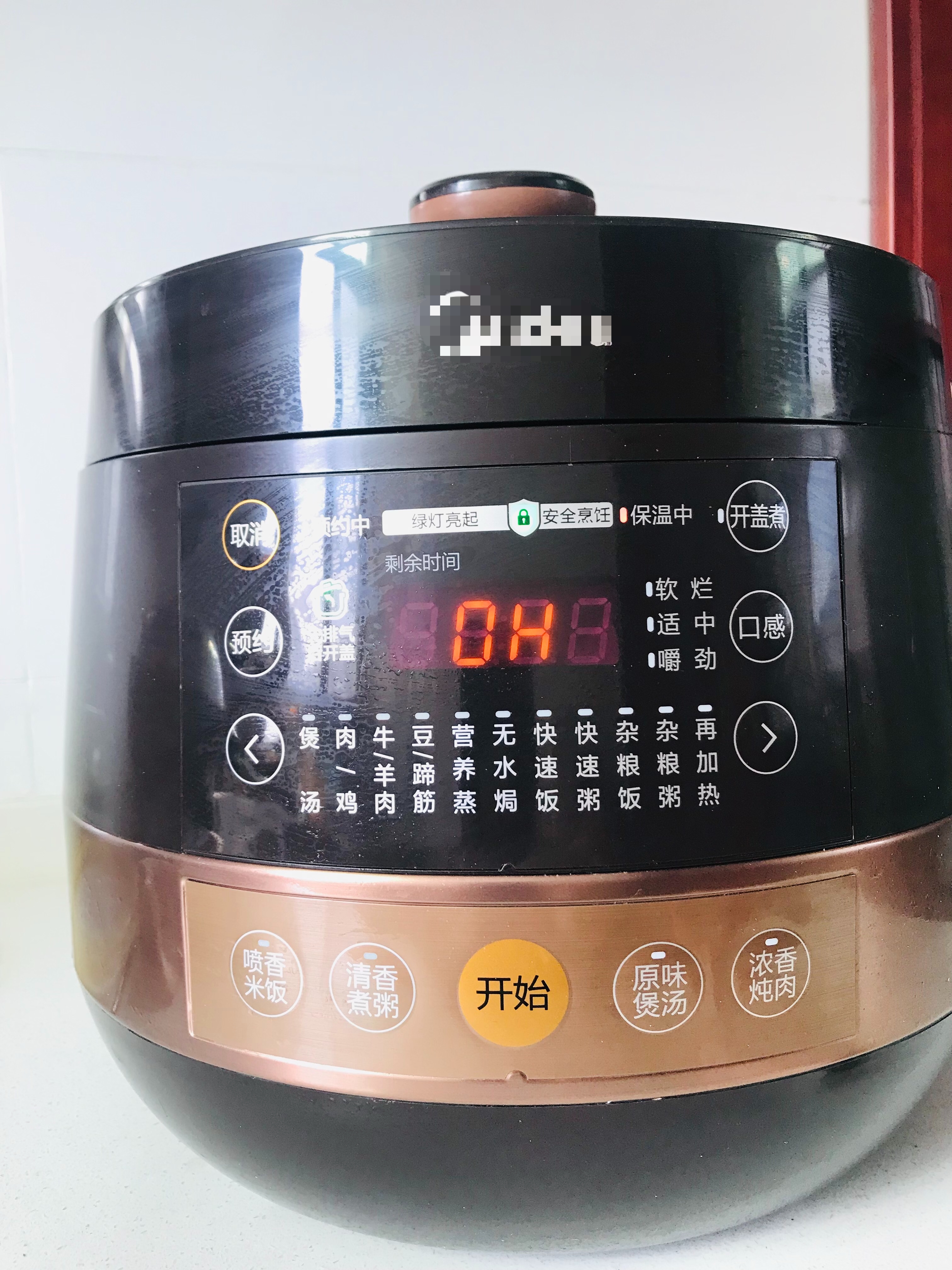 用普通的高压锅煮饭不糊,用电压力锅蒸米饭为什么米饭很黏