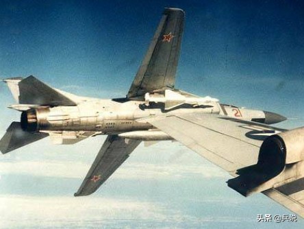 直升机大战f-16战斗机,f16战斗机被击落后的飞行员