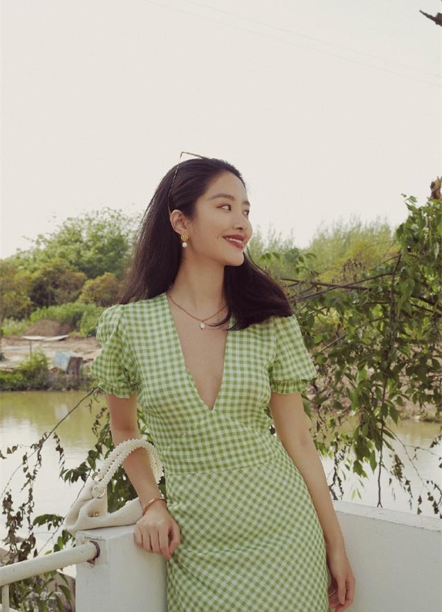 杨采钰惊艳法式穿搭,杨采钰气质温婉百变穿搭值得借鉴