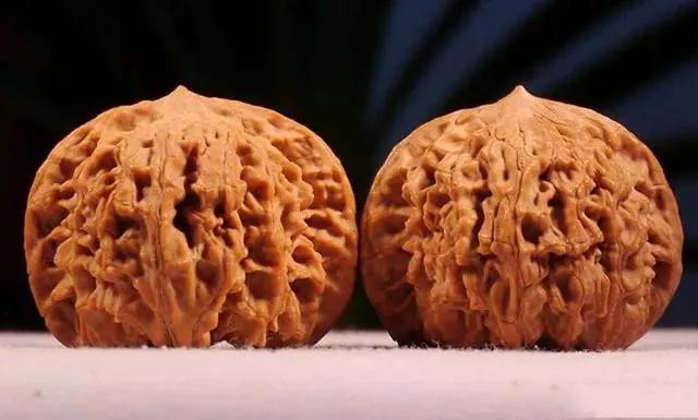 怎么分辨文玩核桃成熟度,如何辨别文玩核桃的好坏