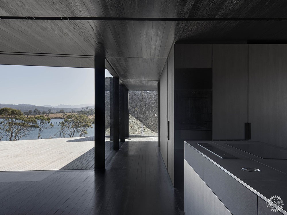 高高的石墙,带石墙的房子效果图