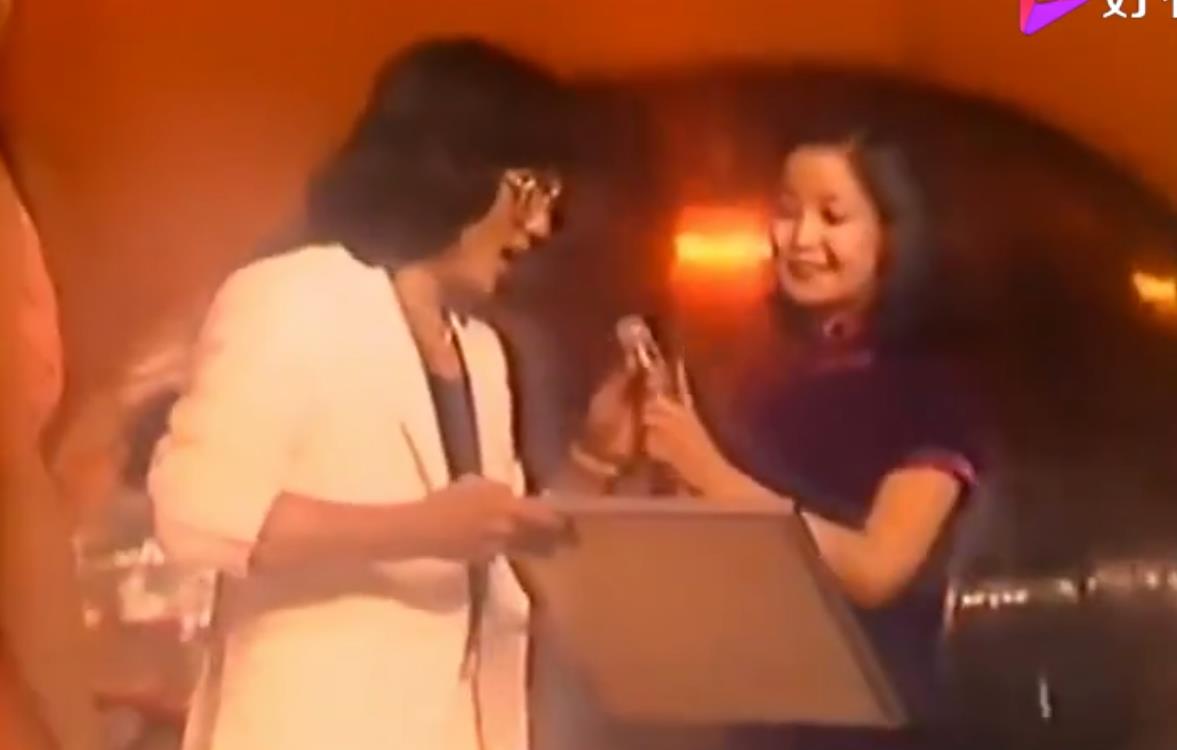 林凤娇30年后,成龙谈林凤娇近况