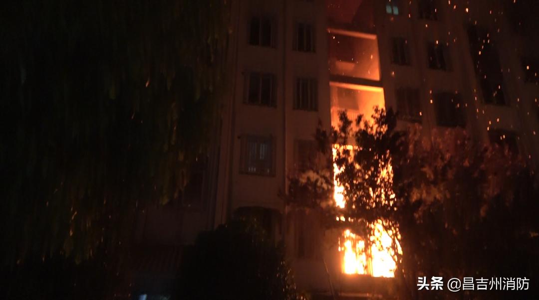 充电手机突然爆炸,手机放炉灶边爆炸引起火灾