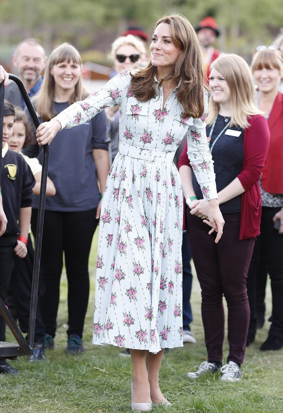 凯特王妃穿搭日常半身裙,凯特王妃穿搭大衣收腰