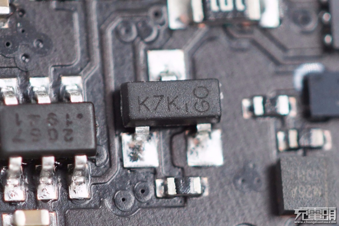 三星25w快充拆解视频,三星25w快充移动电源