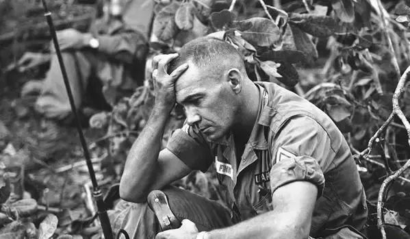 为消灭一名越南*击狙**手，美军动用整个炮兵团狂轰滥炸了一整晚