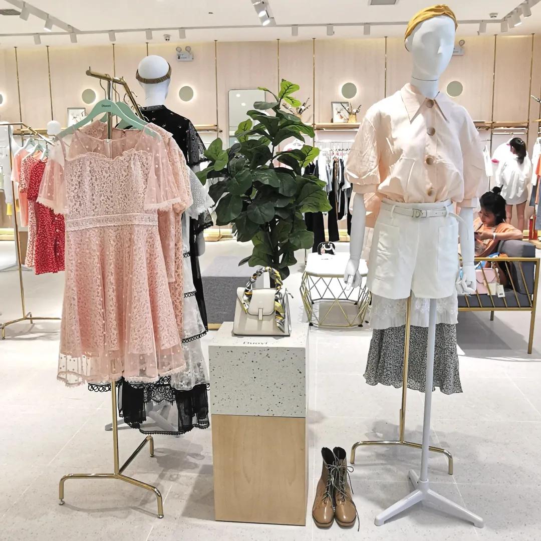 朵以时尚女装直播,朵以女装春装直播