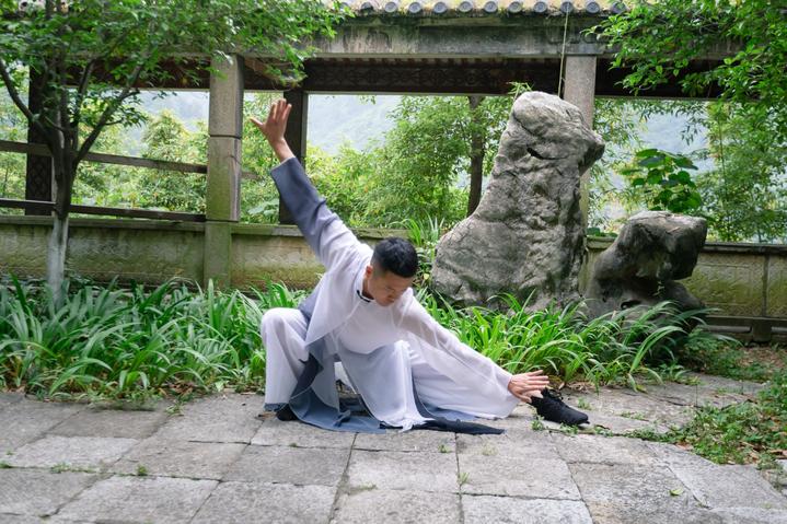 宜昌这个地方产美女，有一个大家都认识，现在还能让熊孩子涨知识