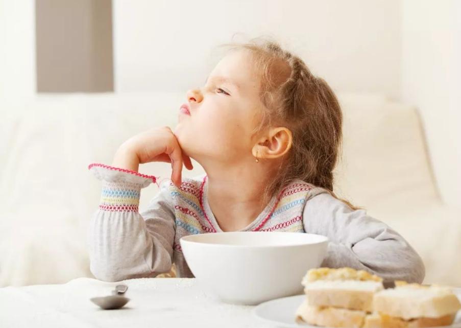 3种自杀式喂饭，正在让孩子患上厌食症，别以为是为他好