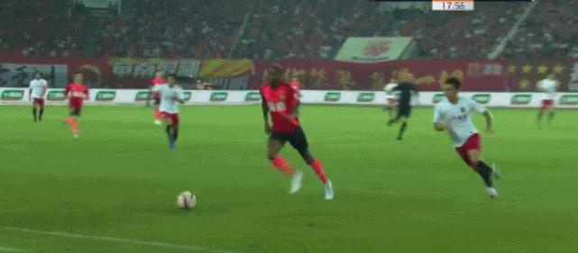 冯潇霆对石柯的评论,恒大上港石柯进球