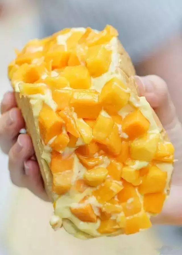 排队40米，刷爆西安人的朋友圈，都为了小寨这款网红“包”！