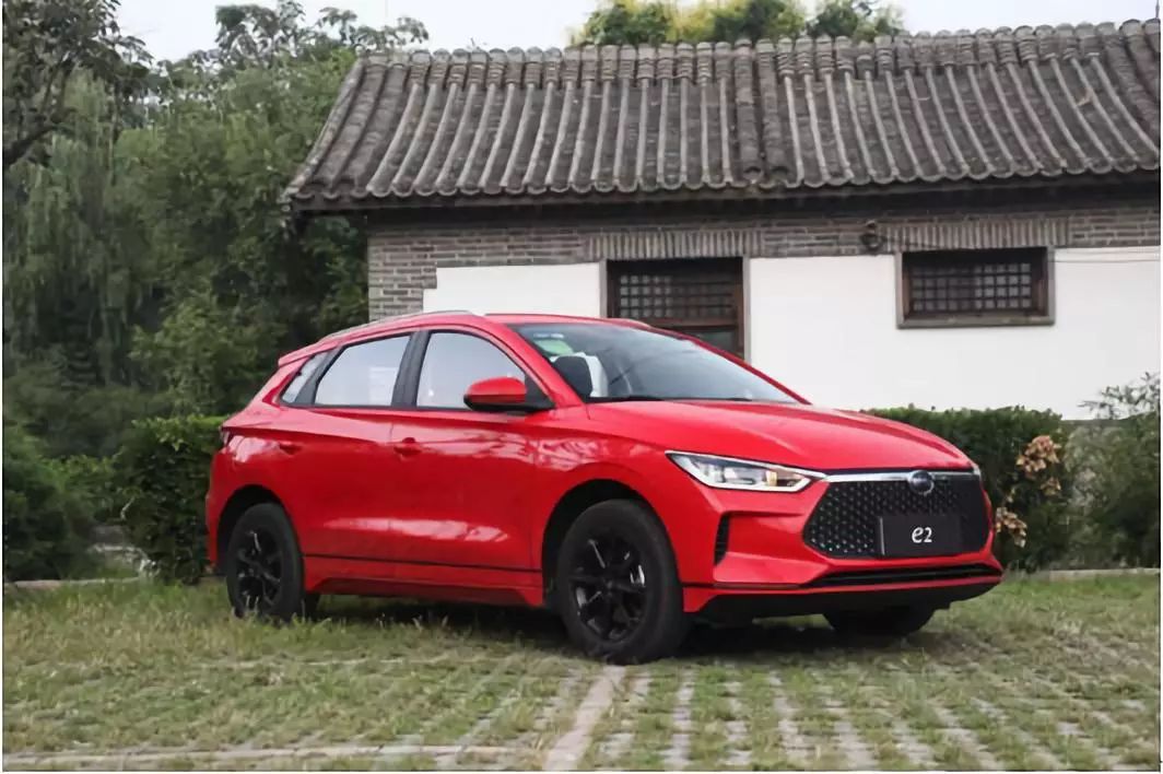 比亚迪纯电车e2评车视频,比亚迪e2纯电动汽车测评