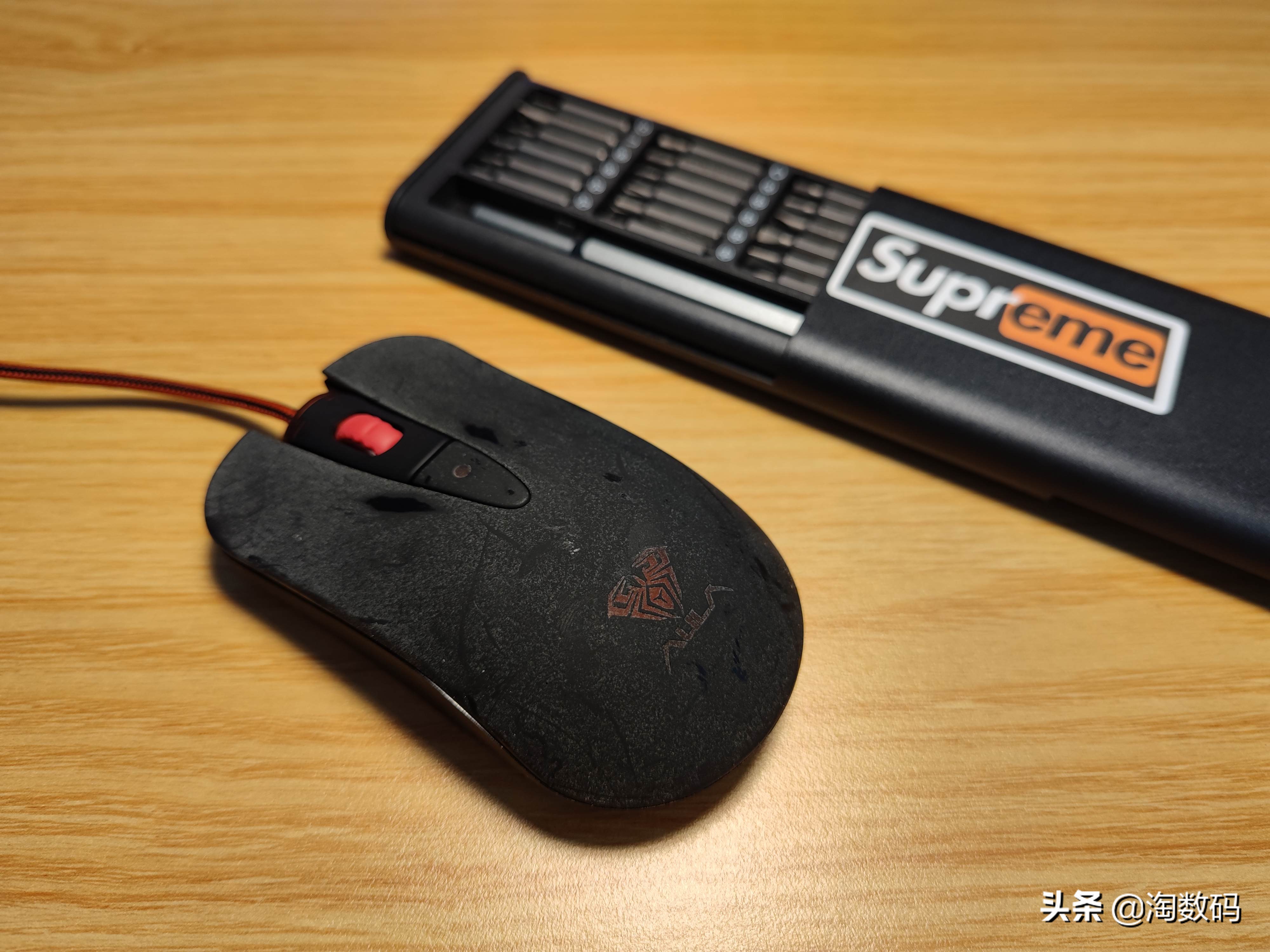 ￥9.9原封库存洋垃圾：AULA暗黑魔羯游戏鼠标开箱+拆解+除胶晒单