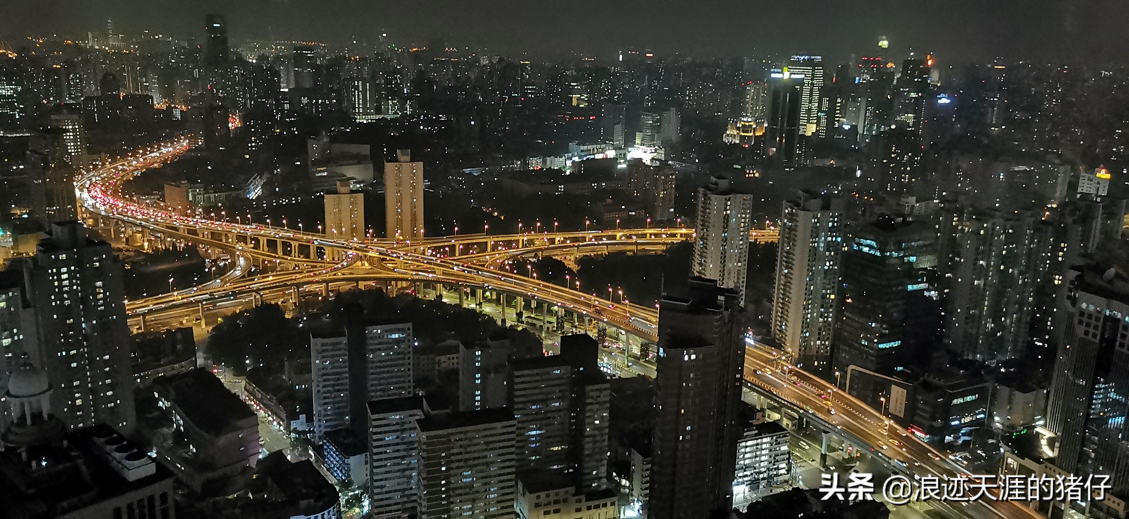 开业十八年上海最中心奢华五星酒店体验,喜半参犹。因为疫情缘故